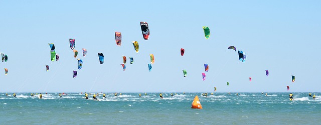 Blæs på hverdagens rutiner: Sådan prøver du kitesurfing i københavn
